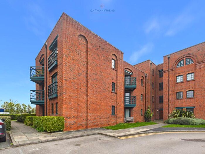 2 Bedroom Apartment For Sale In Hoole, Chester, CH2