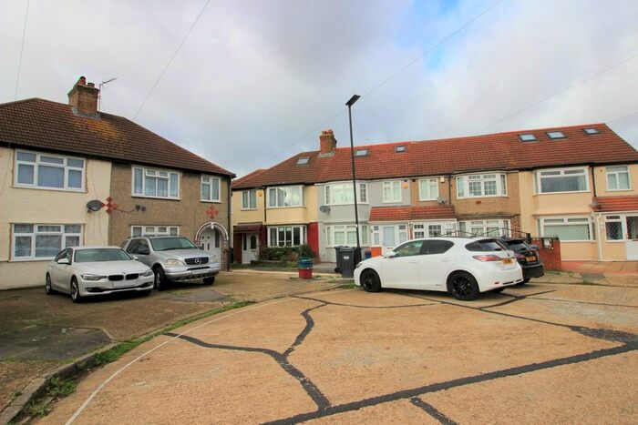 5 Bedroom End Of Terrace House To Rent In Marnell Way, Hounslow, TW4