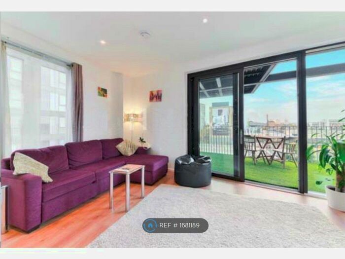 2 Bedroom Flat To Rent In Embassy Gardens, London, SW11
