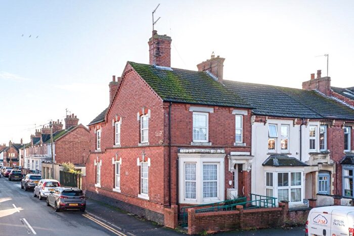 4 Bedroom End Of Terrace House For Sale In Broadway, Kettering, NN15