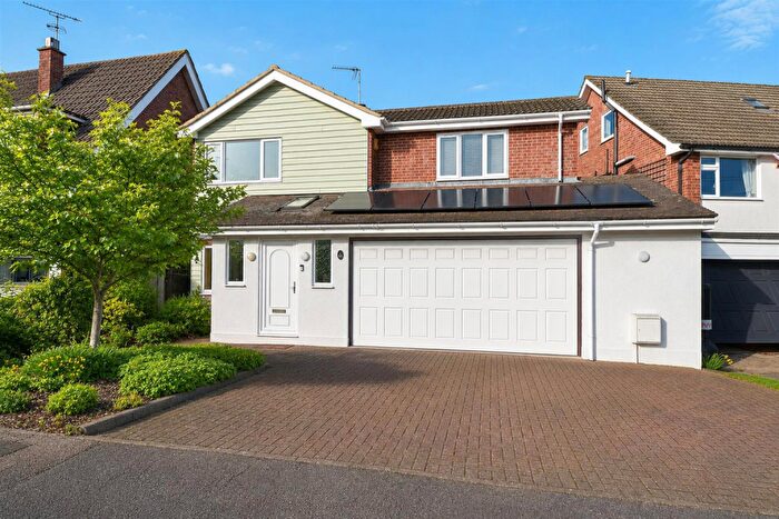 4 Bedroom Detached House For Sale In Plovers Mead, Wyatts Green, Brentwood, CM15
