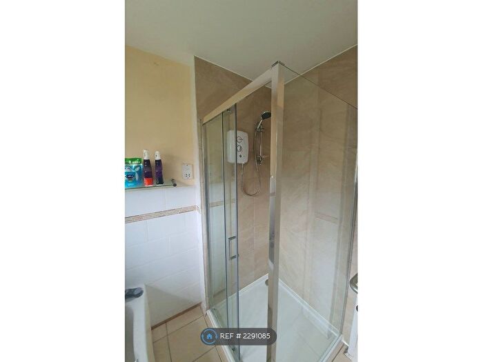 6 Bedroom End Of Terrace House To Rent In Donnington Grove, Southampton, SO17