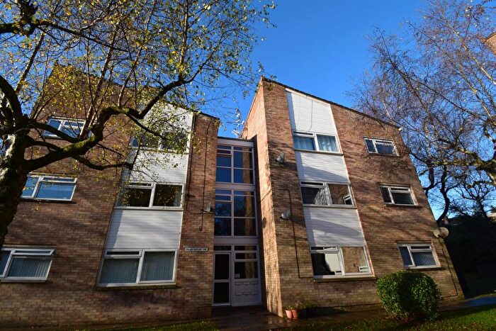 2 Bedroom Flat To Rent In Woodside Court, Cardiff, CF14