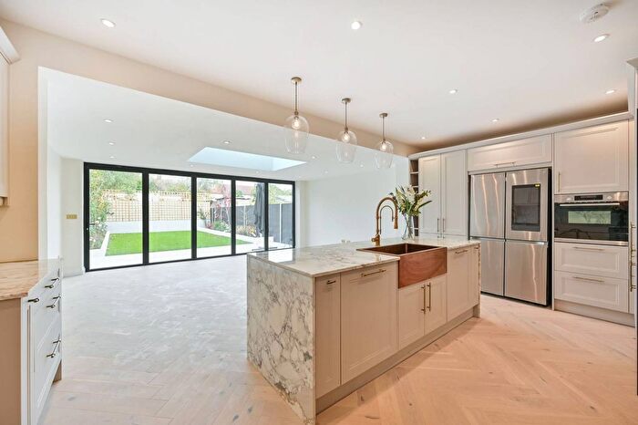 4 Bedroom End Of Terrace House To Rent In Amberwood Rise, New Malden, KT3