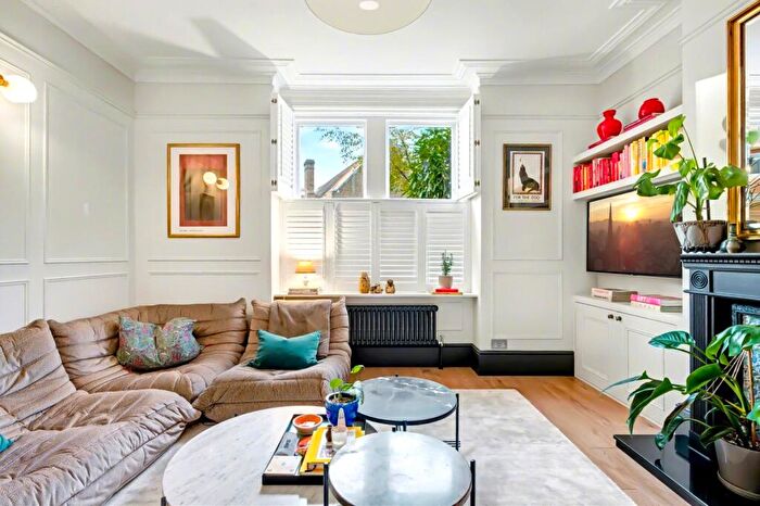 2 Bedroom Apartment For Sale In Mill Lane, West Hampstead, NW6