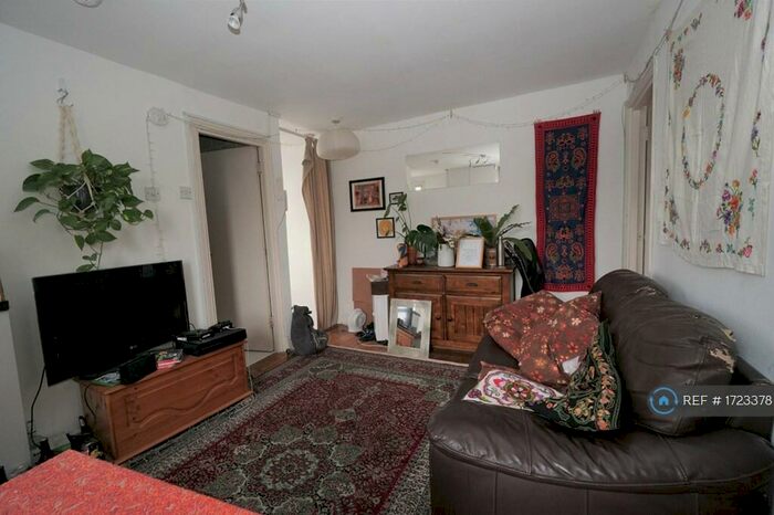 2 Bedroom Flat To Rent In Essex Road, London, N1