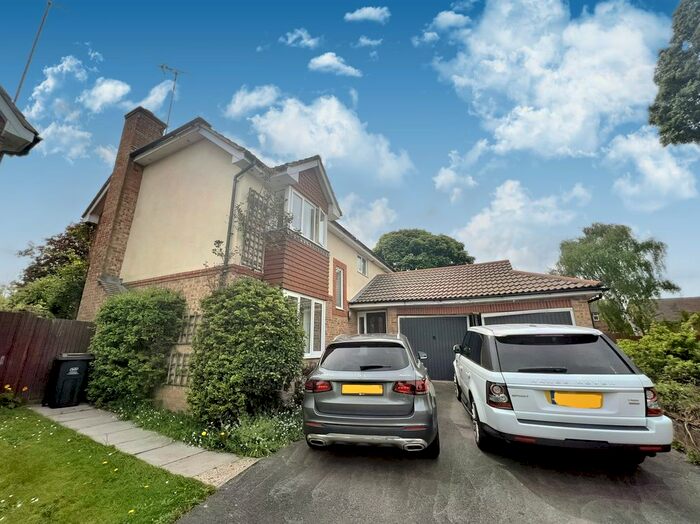 4 Bedroom Detached House To Rent In Spring Shaw Road, Orpington, BR5