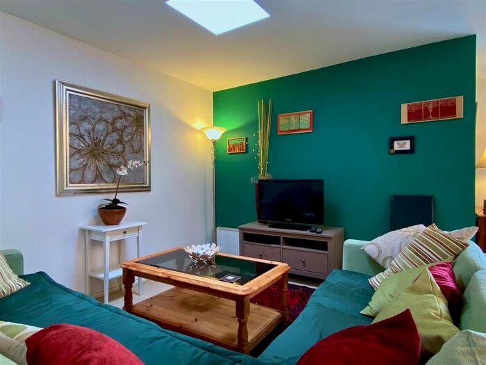 2 Bedroom Flat To Rent In Phoebe Road, Pentrechwyth, Swansea, SA1