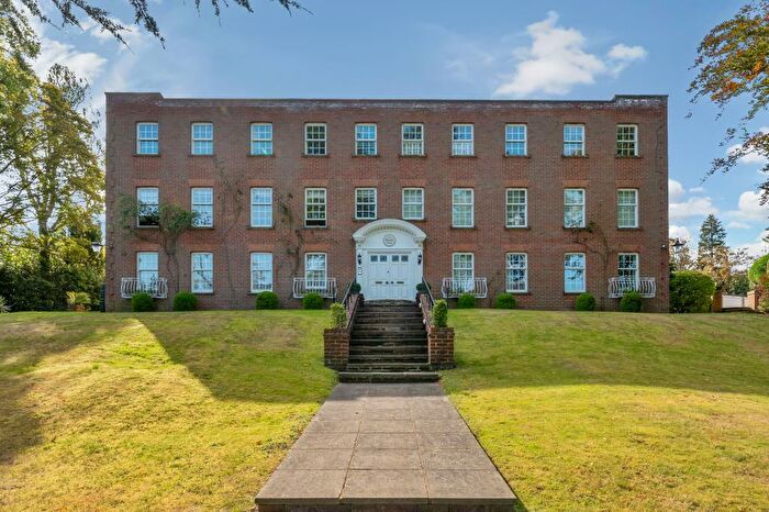 2 Bedroom Flat For Sale In Sunningdale, Berkshire, SL5