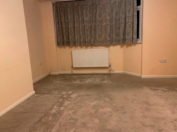 2 Bedroom Flat To Rent In Balfour Road, Southall, UB2