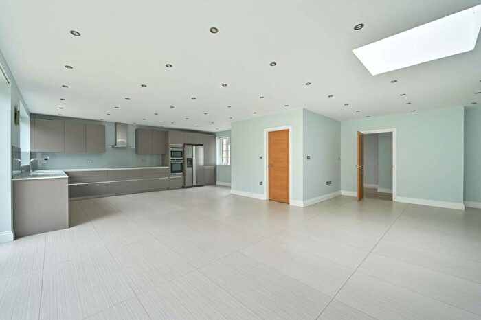 4 Bedroom Semi-Detached House To Rent In Oak Tree Drive, Totteridge, London, N20