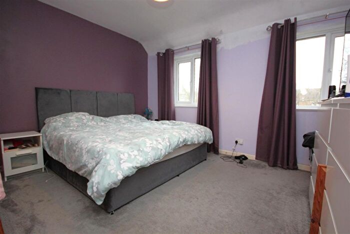 3 Bedroom Terraced House For Sale In Gloucester Crescent, Rushden, NN10