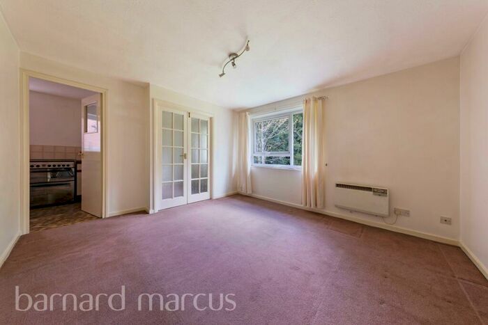 Flat To Rent In Montana Close, Sanderstead, Croydon, CR2