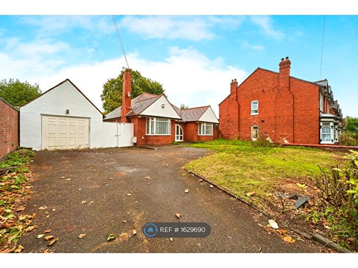 3 Bedroom Bungalow To Rent In Goldthorn Hill, Wolverhampton, WV2