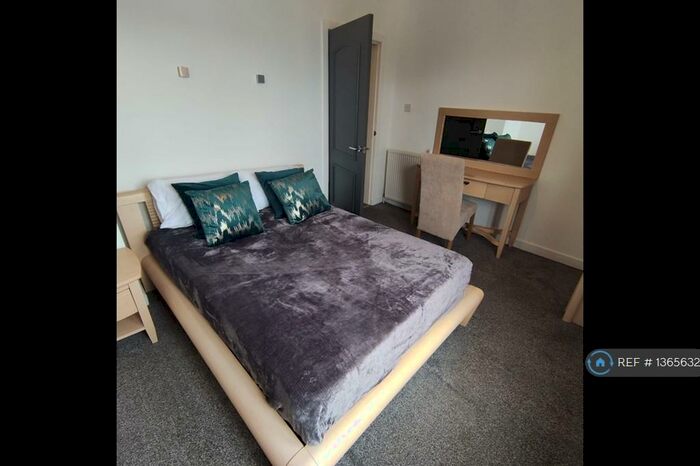 2 Bedroom Flat To Rent In Middlefield Place, Aberdeen, AB24