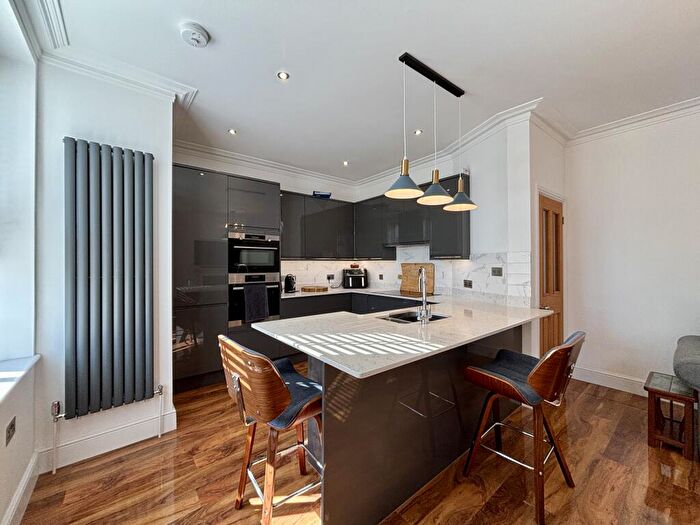 2 Bedroom Flat To Rent In Croydon Road, BR3