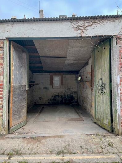 Garage / Parking To Rent In Lipson Road, Plymouth, PL4