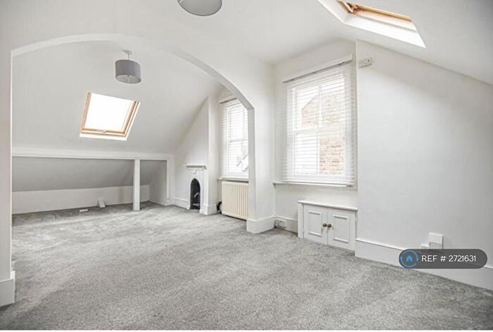 Studio To Rent In Burgoyne Road, London, SE25