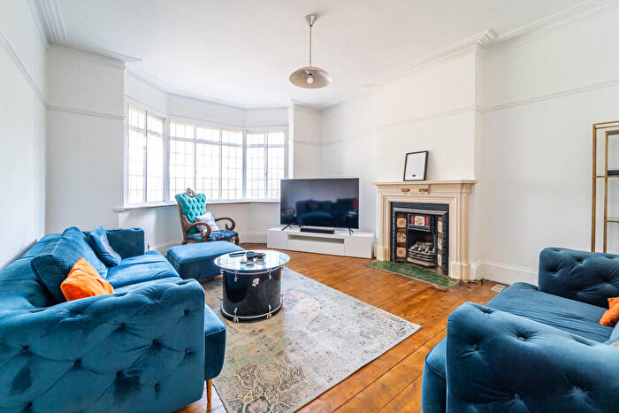 5 Bedroom Semi-Detached House For Sale In Park Road, Crouch End, N8