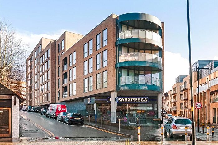 2 Bedroom Apartment For Sale In Station Approach Road, Coulsdon, CR5