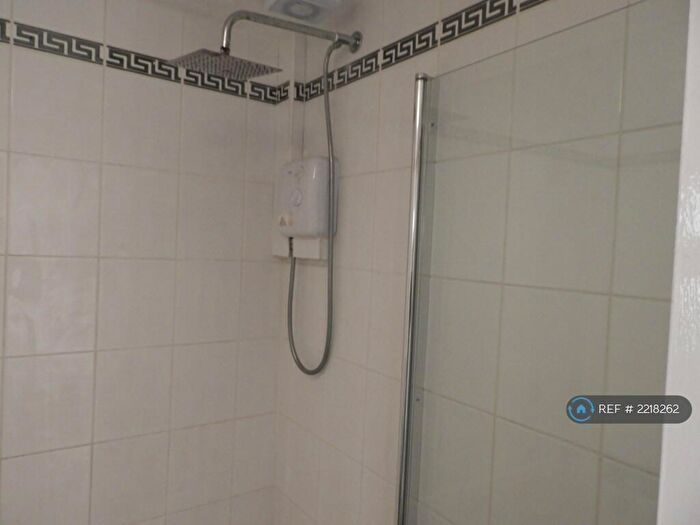 1 Bedroom Flat To Rent In Woodland Grove, Epping, CM16