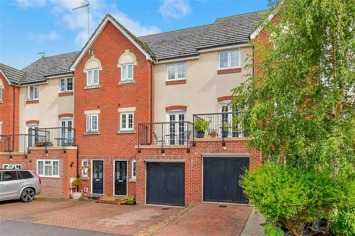 3 Bedroom Town House For Sale In Olivers Court, Horsmonden, Tonbridge, Kent, TN12