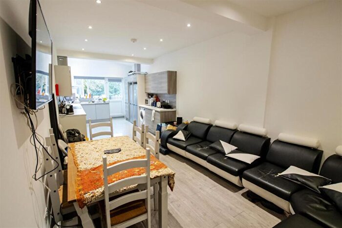 6 Bedroom House To Rent In Tiverton Road, Birmingham, West Midlands, B29