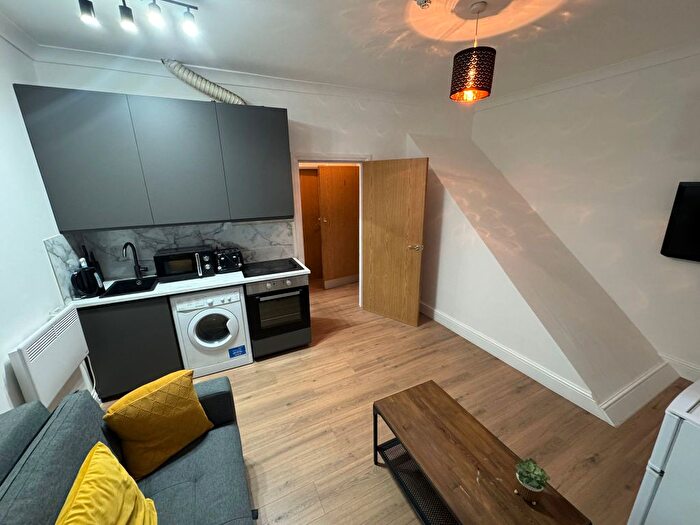 1 Bedroom Flat To Rent In Burdett Road, London, E14
