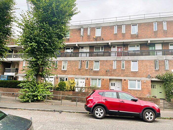 3 Bedroom Maisonette For Sale In Naylor Road, London, SE15
