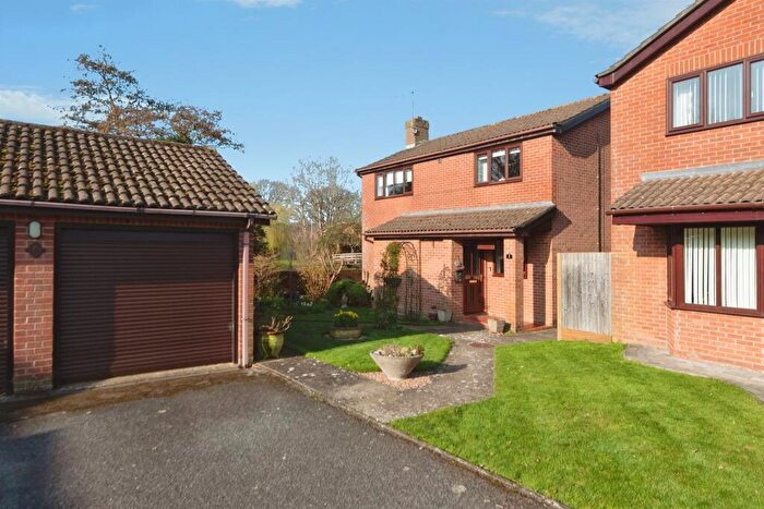 3 Bedroom Detached House For Sale In Great Mead, Denmead, Waterlooville, PO7