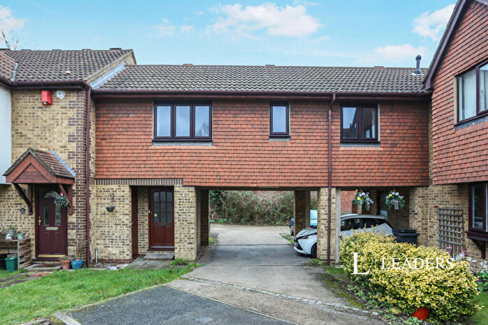 1 Bedroom Flat To Rent In Turners Meadow Way, Beckenham, BR3