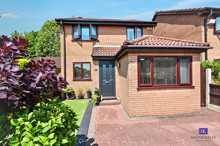 3 Bedroom Detached House For Sale In Castle Green, Kingswood, WA5