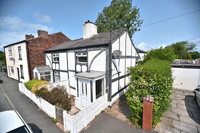 2 Bedroom Cottage For Sale In Latham Lane, Orrell, Wigan, WN5