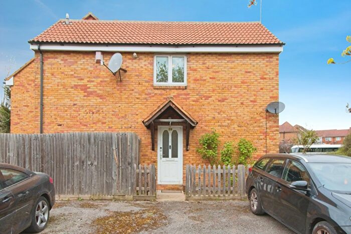 3 Bedroom Semi Detached House For Sale In Bertrand Way, London, SE28