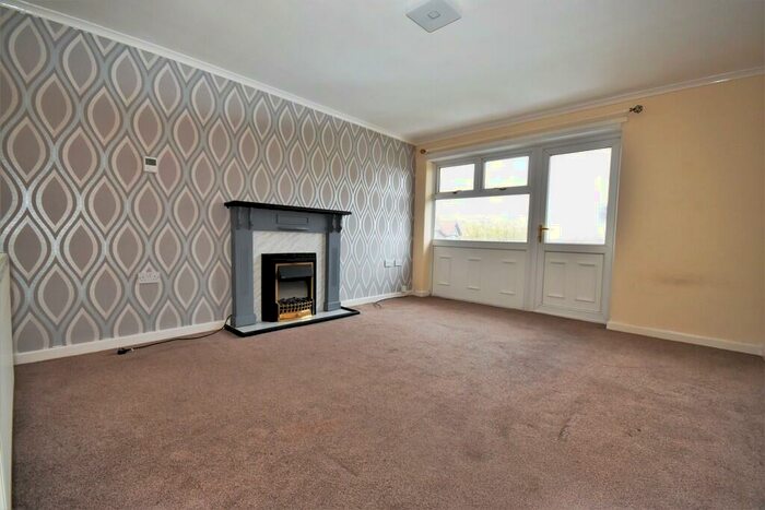 2 Bedroom Apartment To Rent In South Lawn, Blackpool, FY4