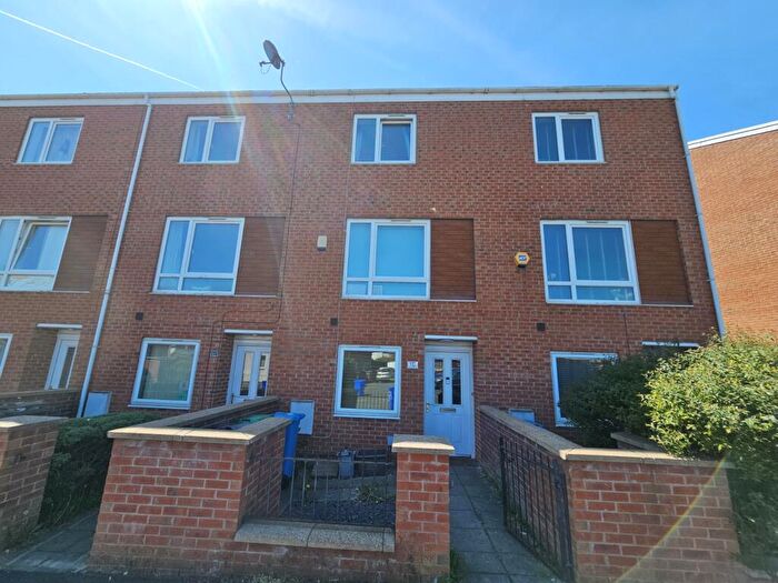 4 Bedroom Town House For Sale In Guide Post Road, Manchester, M13