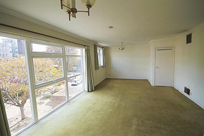 2 Bedroom Flat For Sale In Parkwood, Beckenham, BR3