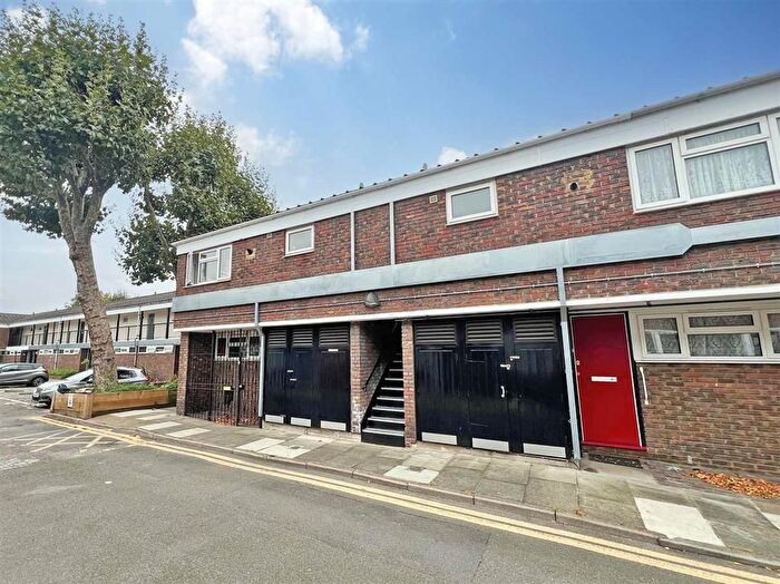 2 Bedroom Flat For Sale In Conistone Way, London, N7