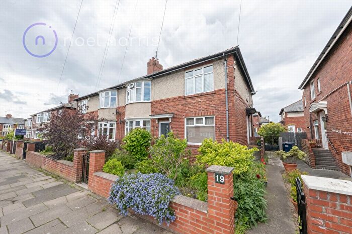 2 Bedroom Flat For Sale In Birchwood Avenue, High Heaton, NE7