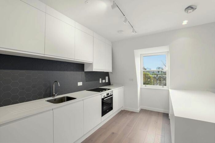 3 Bedroom Maisonette To Rent In Friend Street, London, EC1V