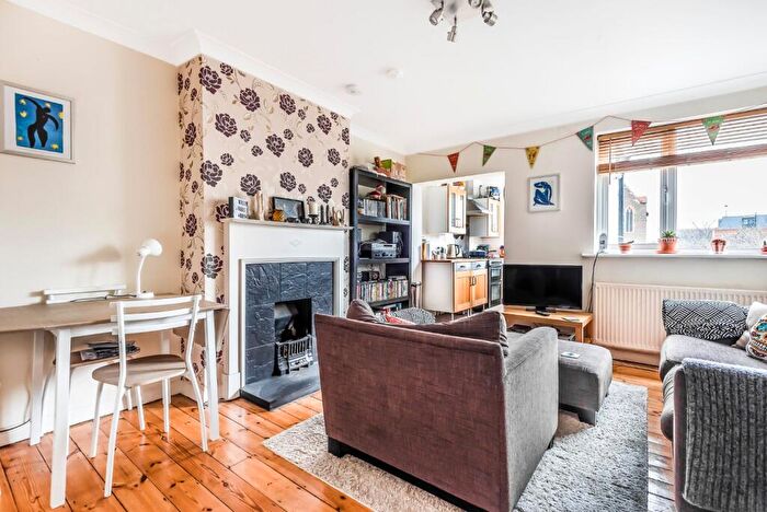 3 Bedroom Maisonette To Rent In Edenvale Road, Mitcham, CR4