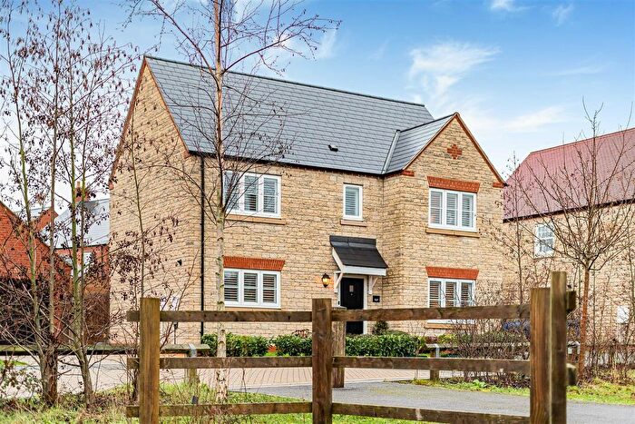 4 Bedroom Detached House For Sale In Bicton Close, Bicester, OX26