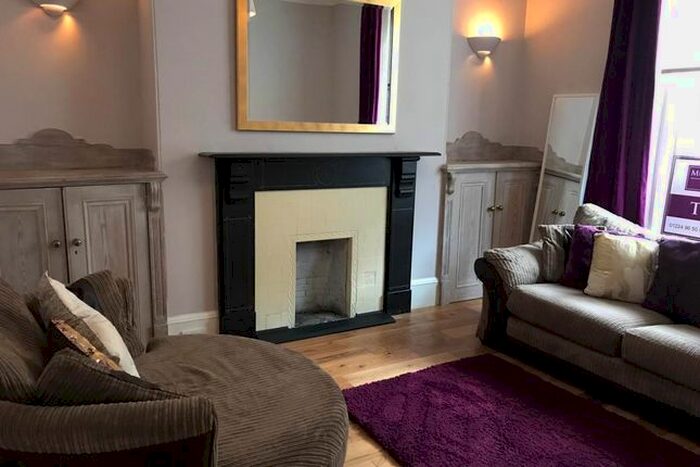 2 Bedroom Flat To Rent In Chapel Street, City Centre, Aberdeen, AB10