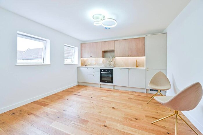 2 Bedroom Maisonette To Rent In Teak Close, Rotherhithe, London, SE16