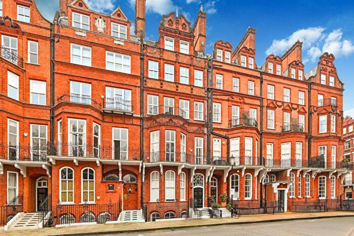 2 Bedroom Flat For Sale In Cadogan Square, London, SW1X