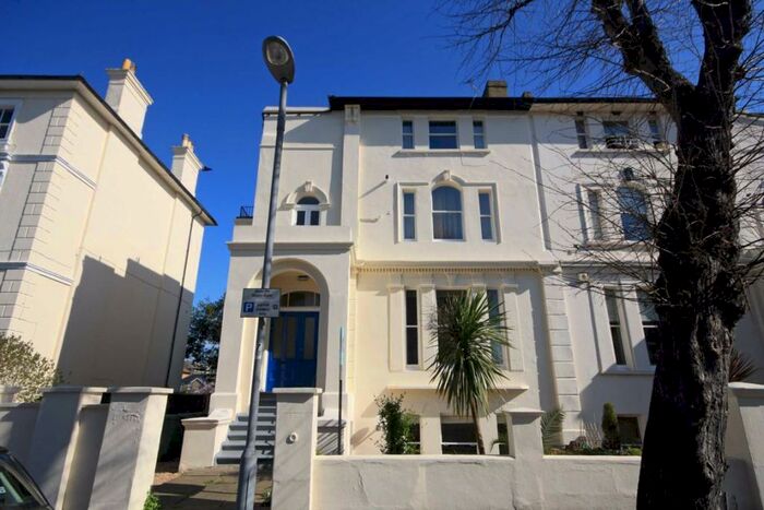 2 Bedroom Flat To Rent In Grove Road, Surbiton, KT6