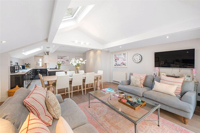2 Bedroom Flat For Sale In Parsons Green Lane, London, SW6