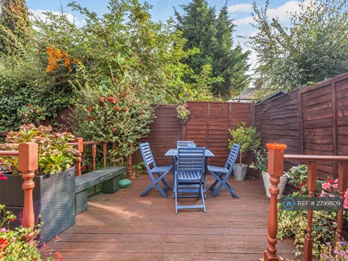 3 Bedroom End Of Terrace House To Rent In Mortlake Road, London, E16