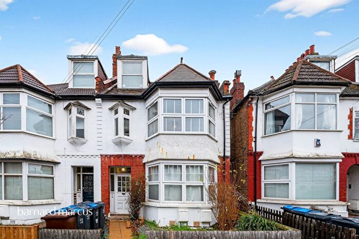 3 Bedroom Maisonette For Sale In Claremont Avenue, New Malden, KT3