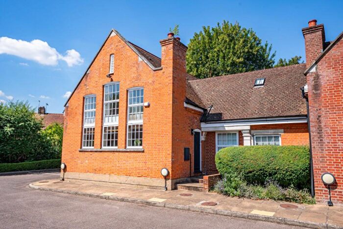 2 Bedroom End Of Terrace House For Sale In Old London Road, St. Albans, Hertfordshire, AL1